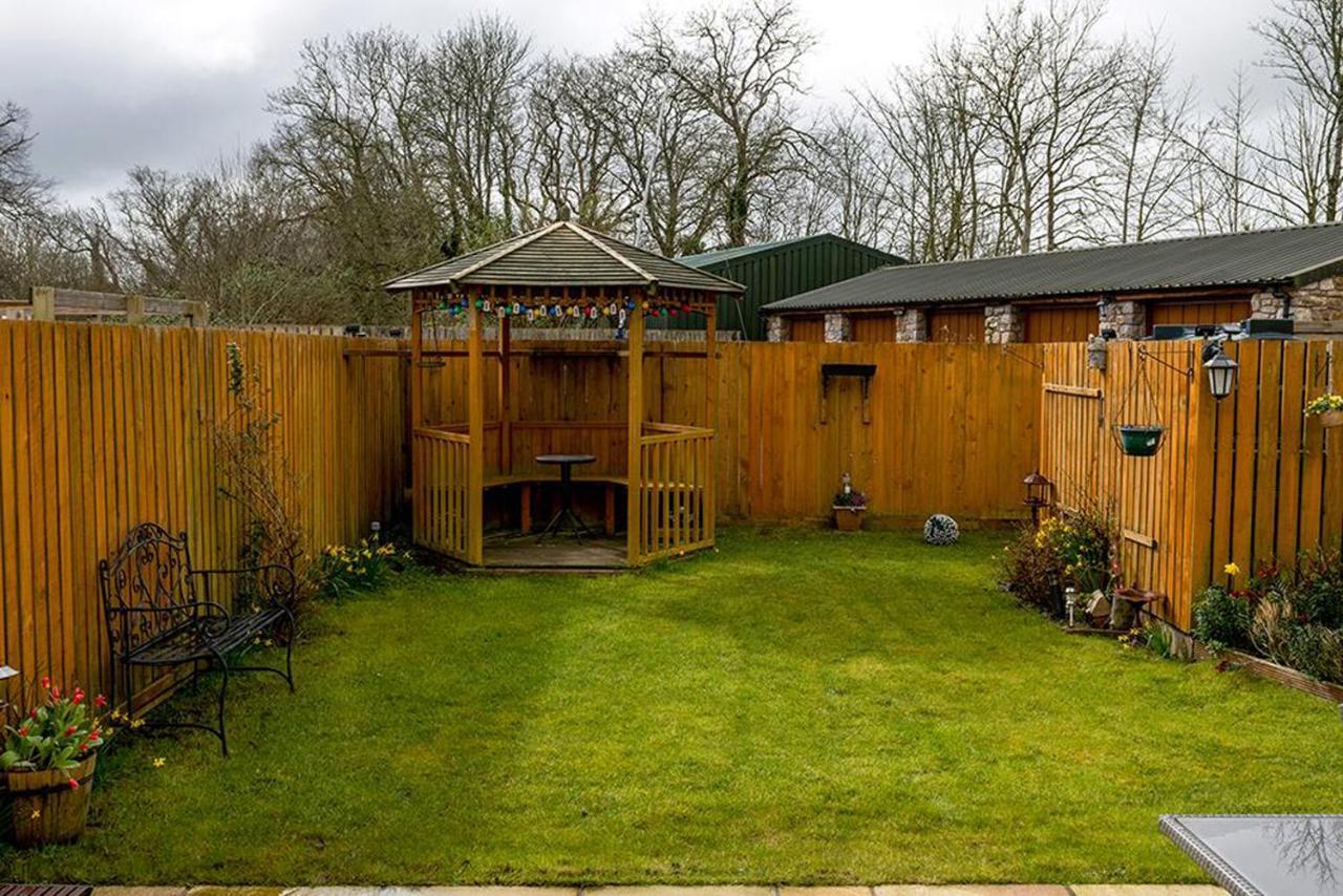 Tregarnedd Cottage Llangefni Exterior photo